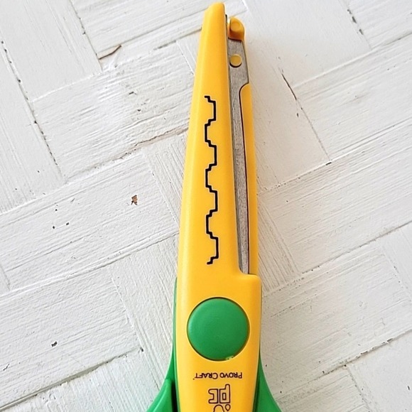 Provo Craft Lot of 6 Different Crafting Scissors with 6 Different Patterns - Picture 5 of 11